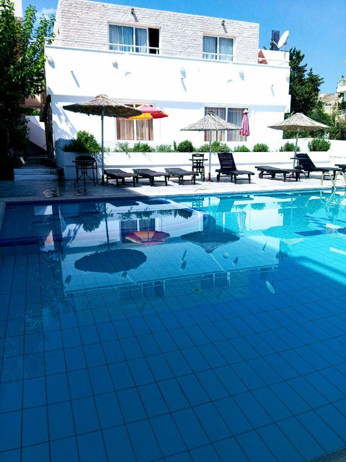 Saint Konstantin Beach Apartments Stegna Экстерьер фото